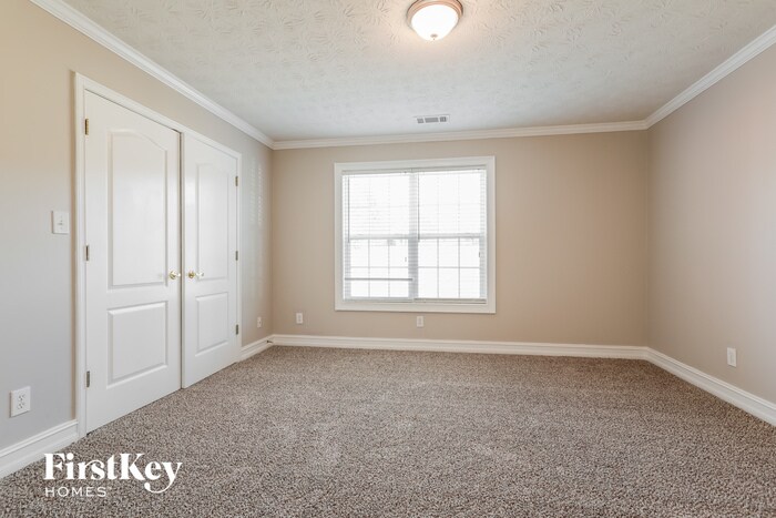 Building Photo - 715 Roland Manor Dr