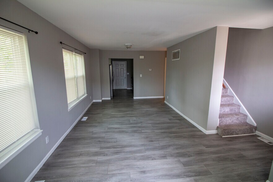 Building Photo - 4346 Swan Ave