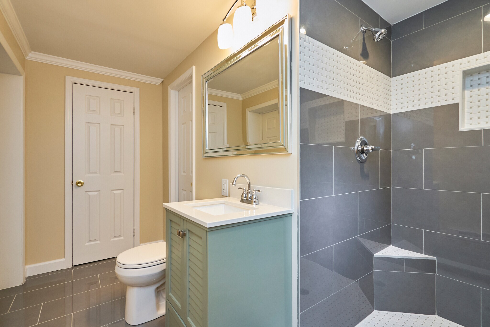 Building Photo - 805 23rd St S