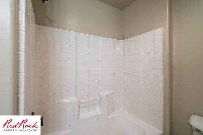 Building Photo - 3 Bedroom Townhome in Buena Vista Community