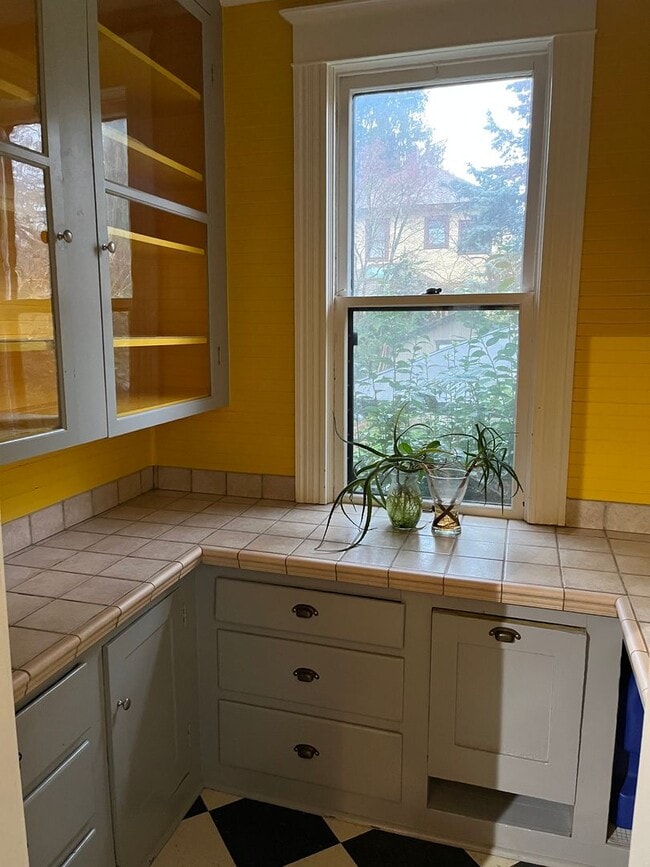 Building Photo - 2002 NE 13th Ave