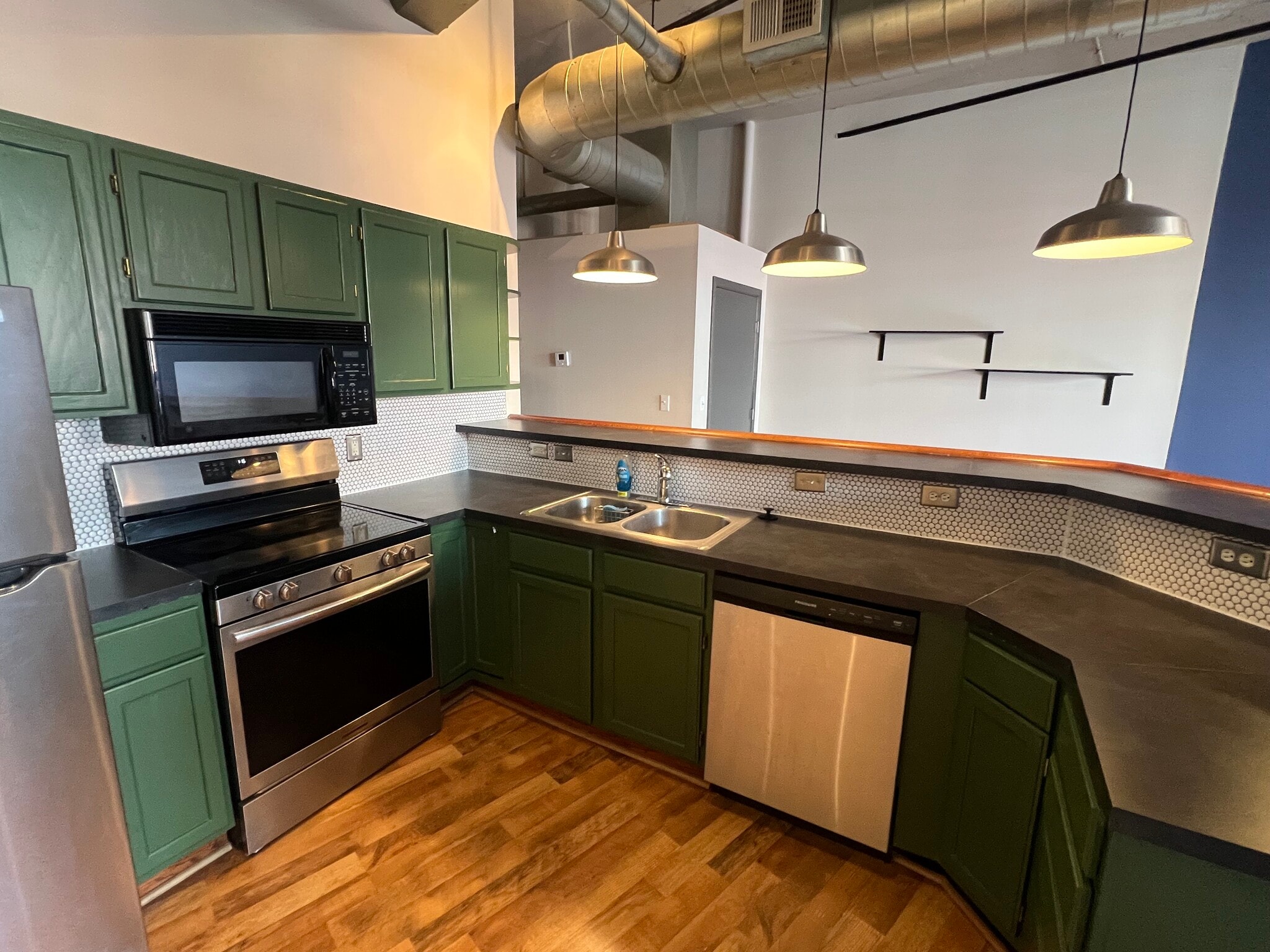 Building Photo - 200 Main St