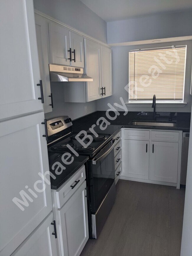 Building Photo - 3924 Scruggs Dr