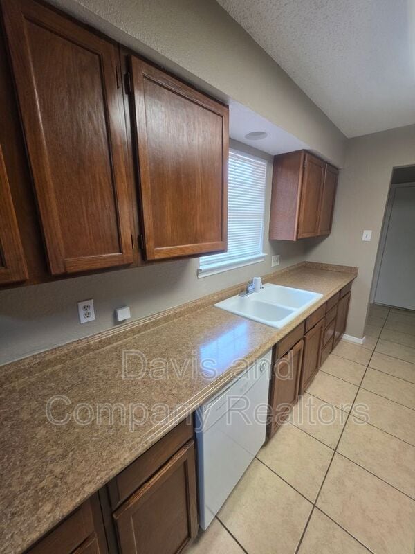Building Photo - 4422 Fairgate Dr