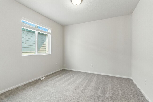 Building Photo - Beautifully Maintained Home in Coveted HOA...