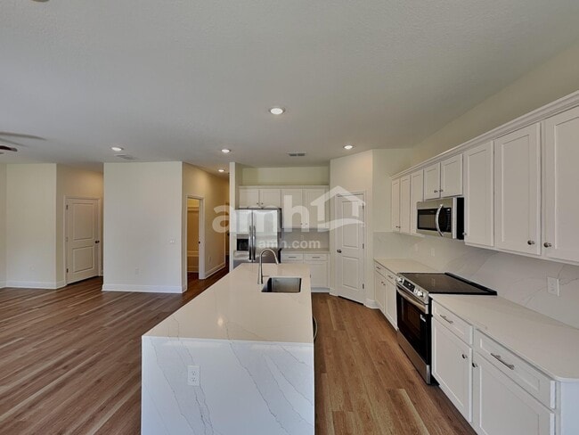 Building Photo - 5981 Sycamore Pl St