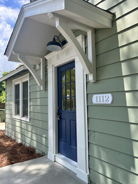 Building Photo - 1112 Floral Pky