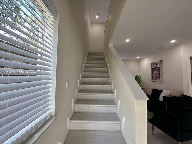 Building Photo - 875 NW 2nd St