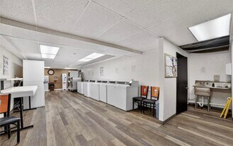 Building Photo - 11720 Edgewater Dr