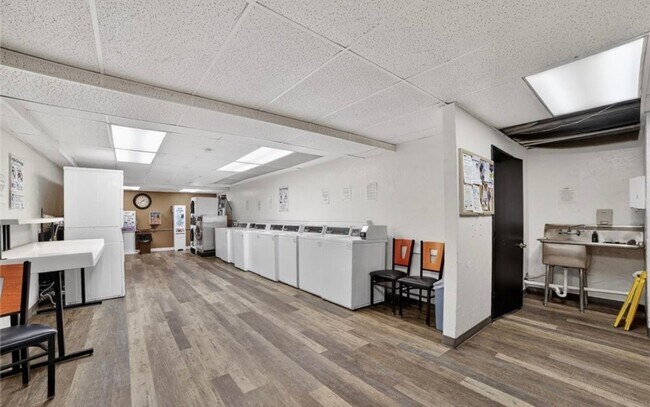 Building Photo - 11720 Edgewater Dr