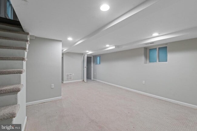 Building Photo - 5521 Mattfeldt Ave