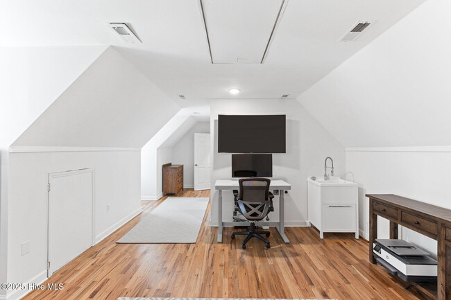 Building Photo - 1723 Verrazzano Dr