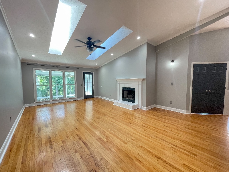 Building Photo - 645 Clearwater Pl
