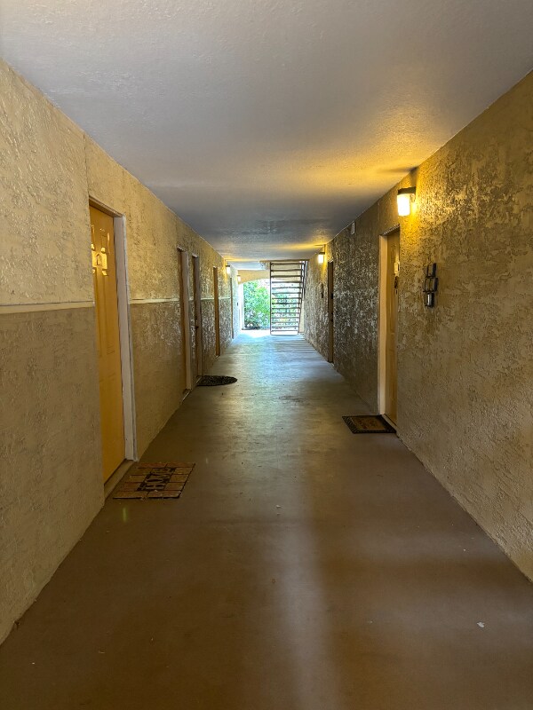 Building Photo - 827 Camargo Way