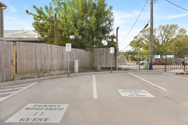 Building Photo - 241 N Lenox St