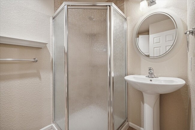 Building Photo - Wonderful 3 bedroom, 3.5 bath home in High...