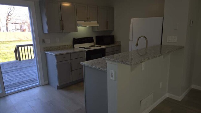 Building Photo - 5135 Singleton Dr