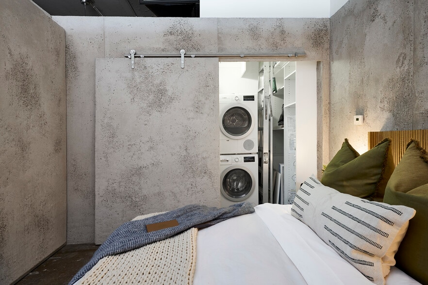 Building Photo - 1855 Industrial St