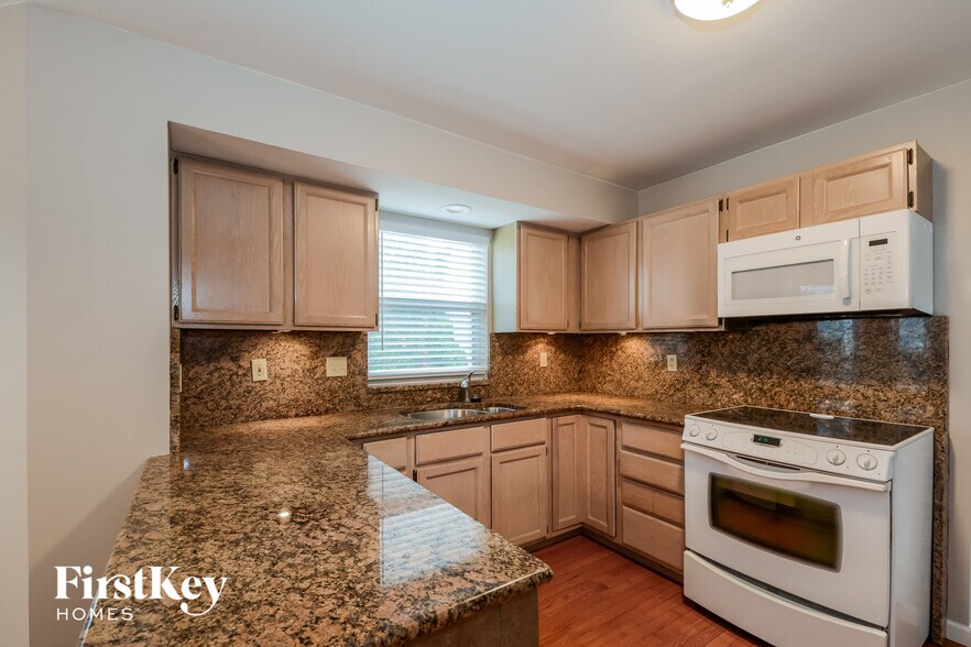 Building Photo - 16706 Babler View Dr