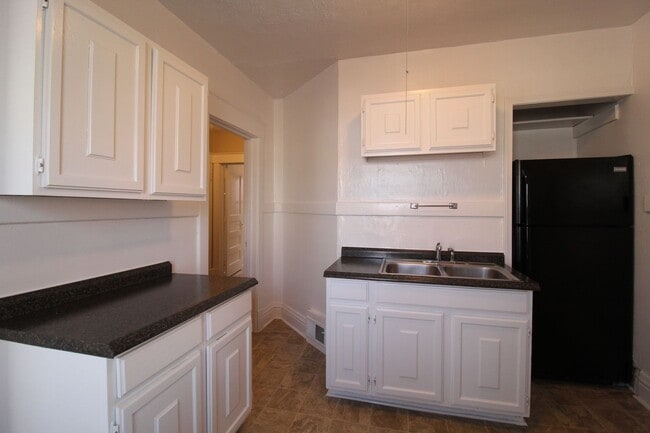 Building Photo - February FREE On This Spacious 2 Bedroom Duplex by KU MED