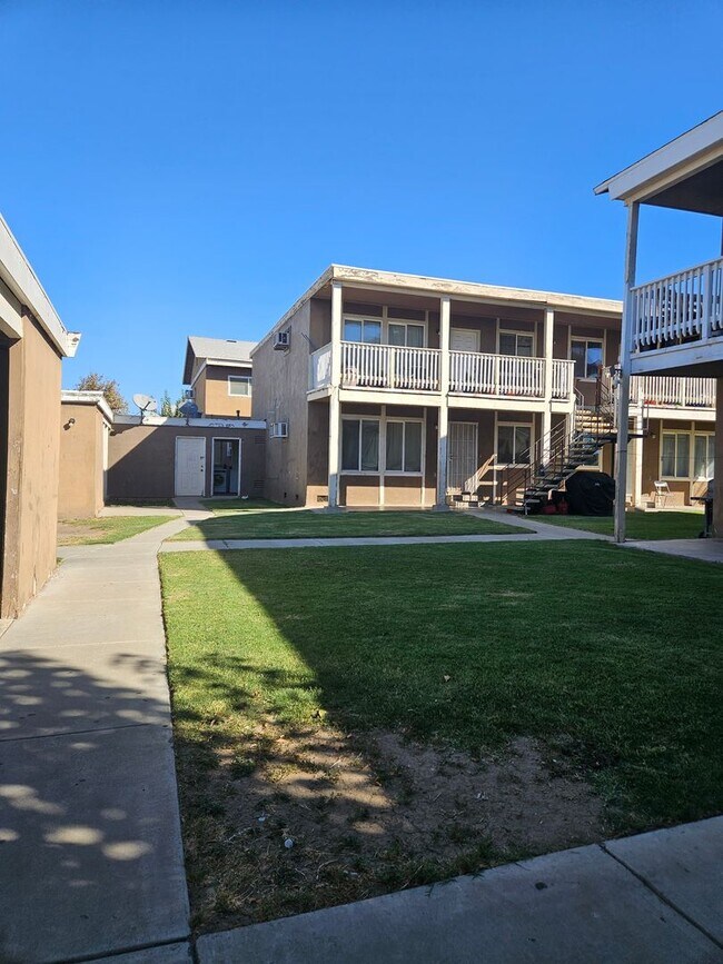 Building Photo - 734 Illinois Ave