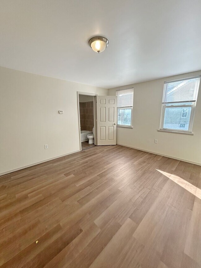 Building Photo - 36 Hickory St