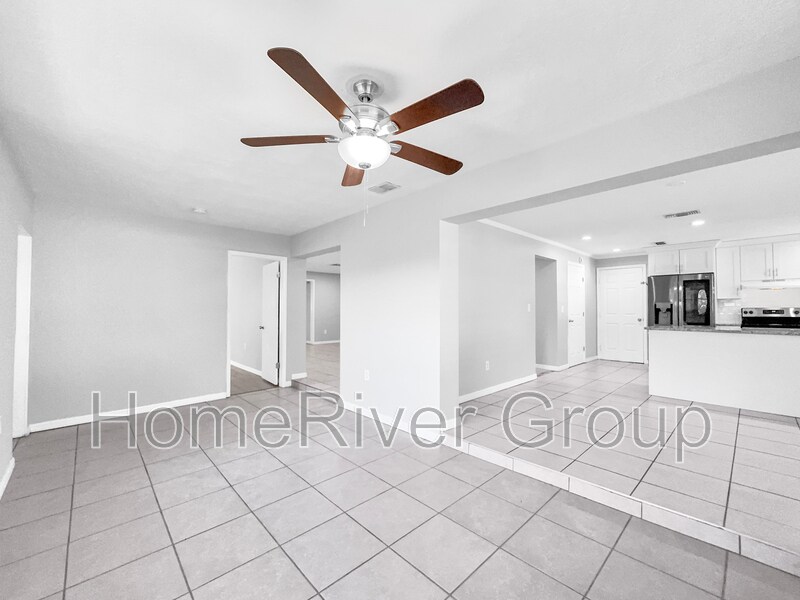 Building Photo - 928 Parkwood Dr