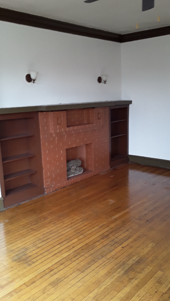Building Photo - 8205 S Throop St