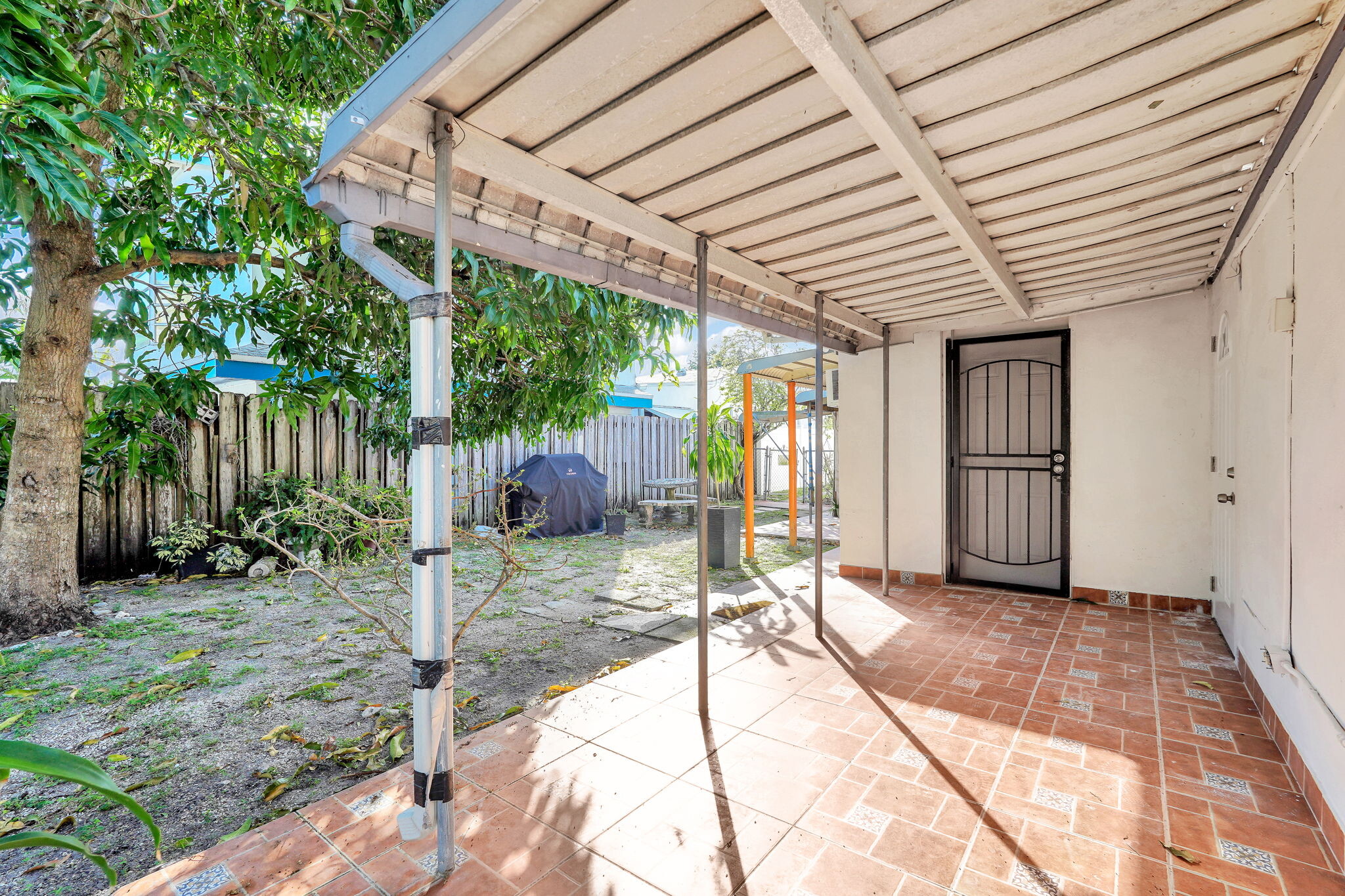 Building Photo - 2419 Coolidge St