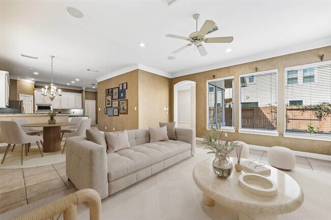 Building Photo - 1119 Gardencrest Ln