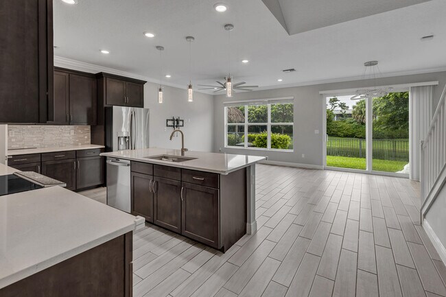 Building Photo - 4340 Veleiros Ave