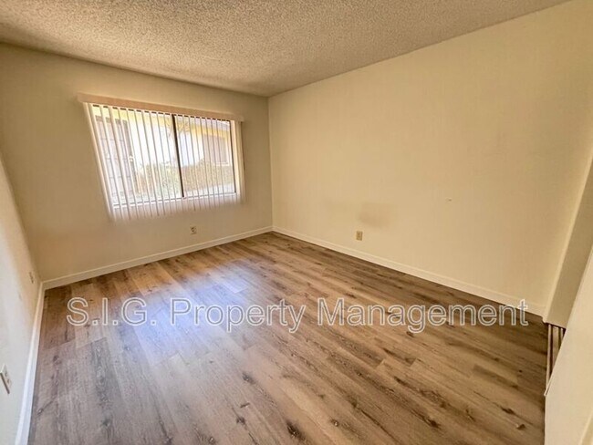 Building Photo - 10560 Sherman Grove
