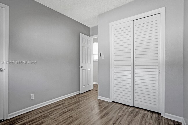 Building Photo - 949 SE 10th Ct