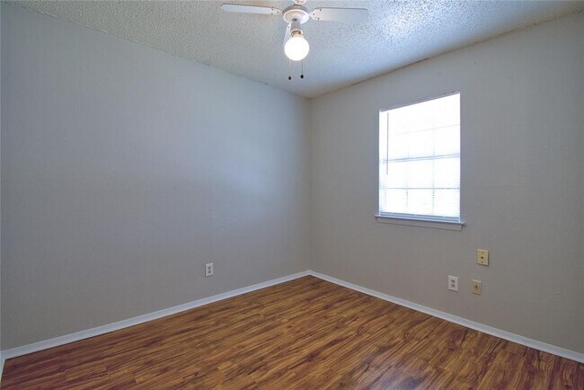 Building Photo - 1707 Onion Creek Village Dr