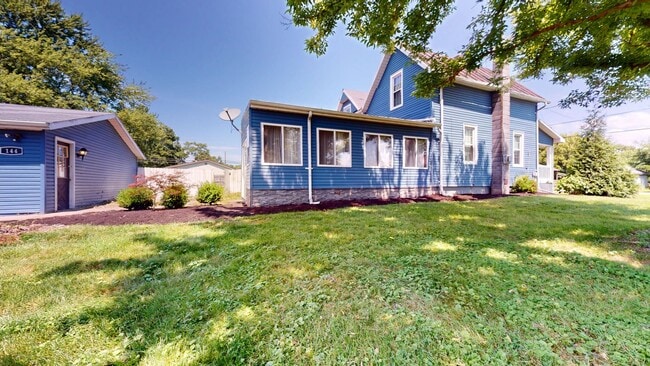 Building Photo - Large home in Galion Schools