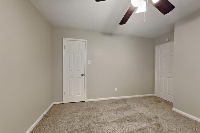 Building Photo - 8815 Lawncliff Ln
