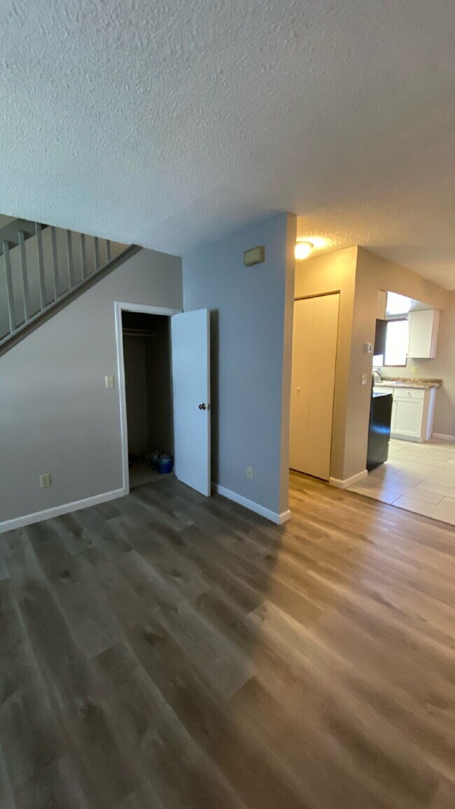 Building Photo - 2 bedroom townhome - Soaring Eagle
