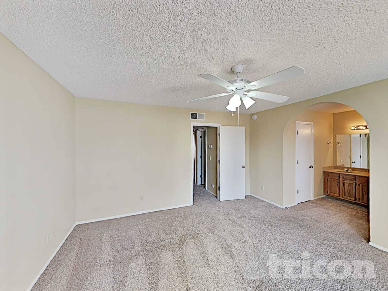 Building Photo - 601 E Palomino Dr