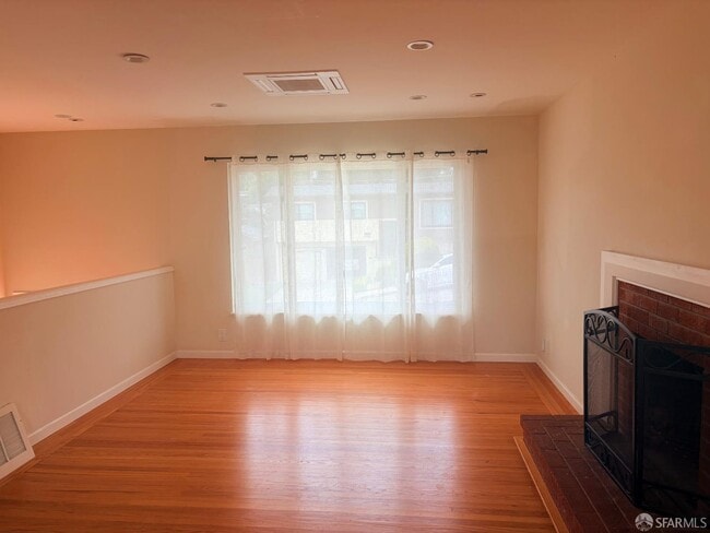 Building Photo - 2555 Sherwood Dr