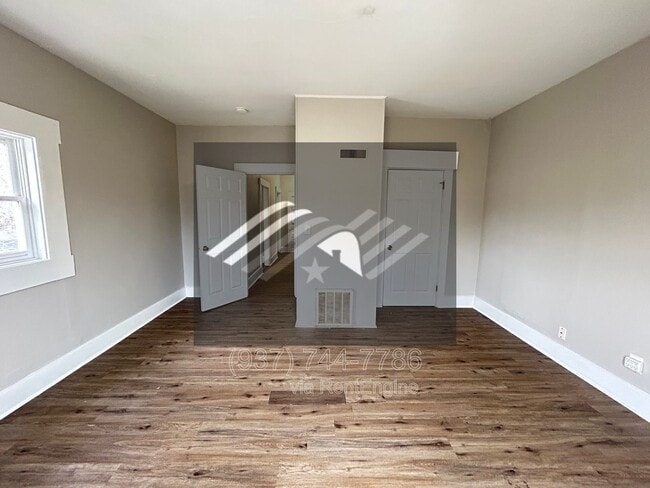 Building Photo - 815 S Main St