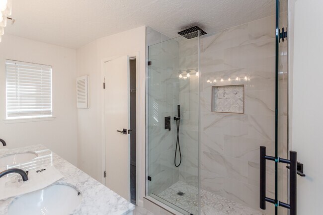 Building Photo - 5115 Beaver Hollow Dr