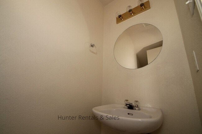 Building Photo - 1710 Spring Rose Cir