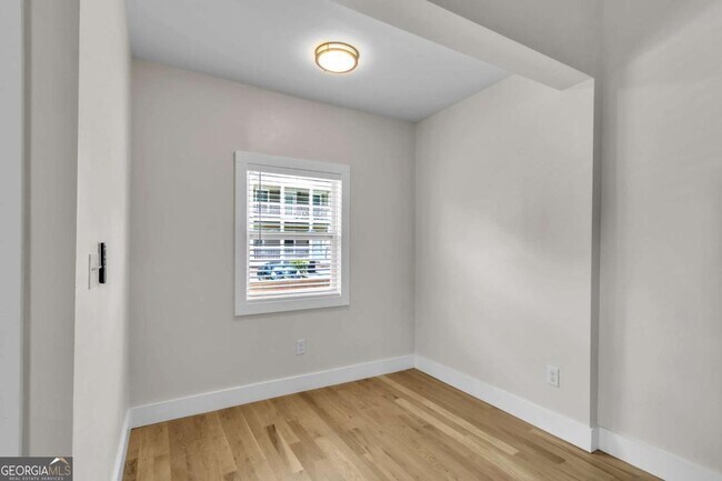 Building Photo - 575 Martin St SE