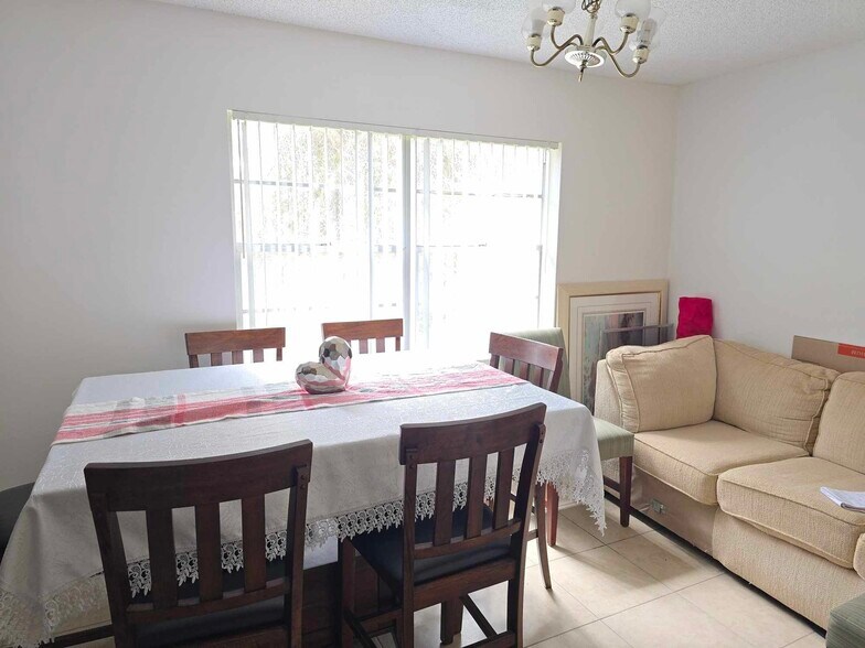 Building Photo - 419 Banana Cay Dr