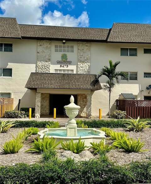 Primary Photo - 8475 SW 94th St