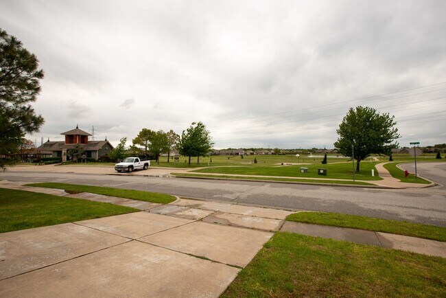 Building Photo - 3 Bed / 2 Bath in Owasso!