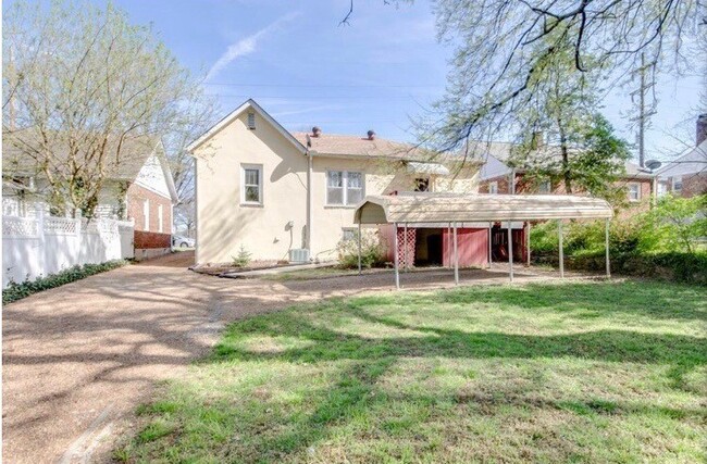 Building Photo - 3 Bed, 1.5 Bath Home with Backyard and Ple...