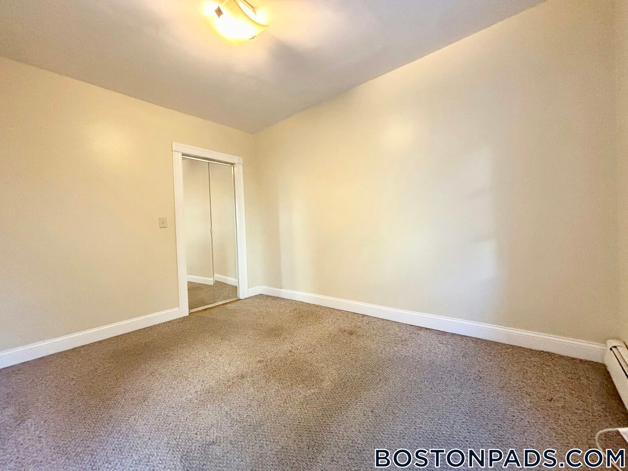 Building Photo - 18 Holmes St