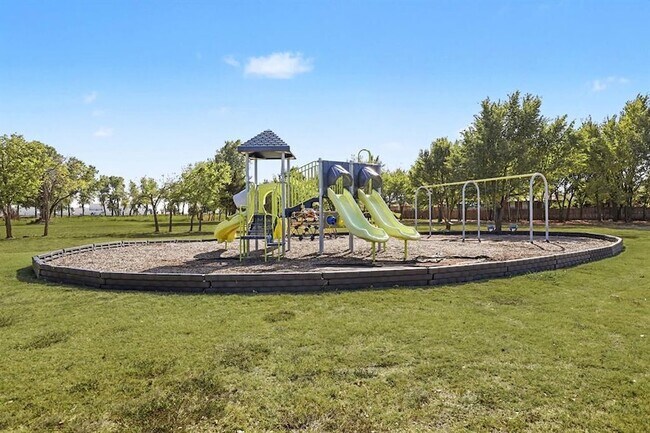 Building Photo - 709 Bobcat Trl