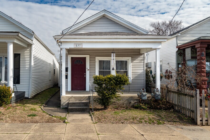 Primary Photo - 837 E Burnett Ave